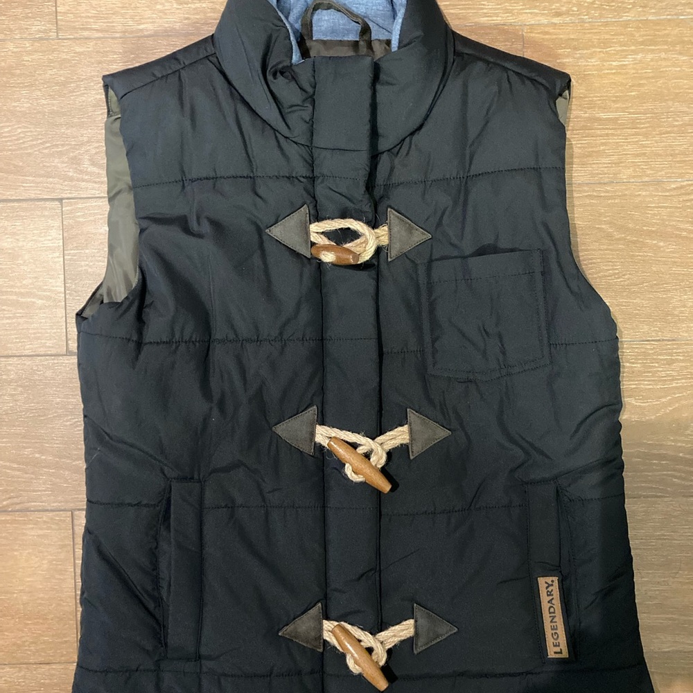 Legendary Whitetails toggle front vest